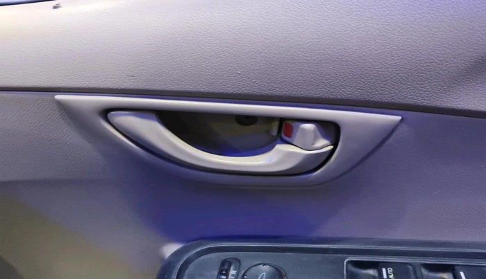 2016 Honda Amaze 1.2L I-VTEC S, CNG, Manual, 61,776 km, interior