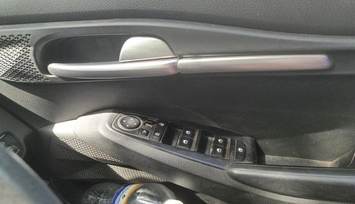 2022 KIA SELTOS HTK PLUS AT 1.5 DIESEL, Diesel, Automatic, 31,978 km, interior