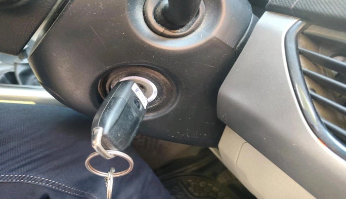 2018 Tata NEXON XM PETROL, CNG, Manual, 54,331 km, interior