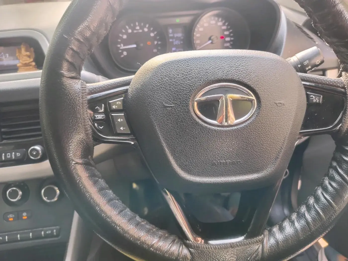 2018 Tata NEXON XM PETROL, CNG, Manual, 54,331 km, interior