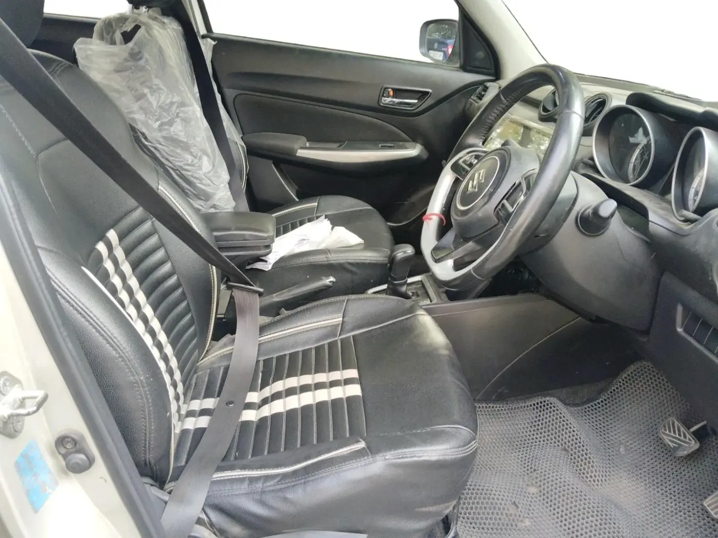 2018 Maruti Swift ZXI AMT, Petrol, Automatic, 94,000 km, interior