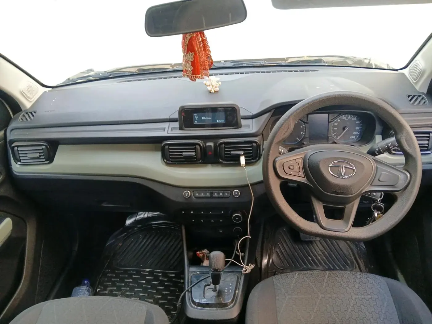2023 Tata PUNCH ADVENTURE AMT, Petrol, Automatic, 26,500 km, interior