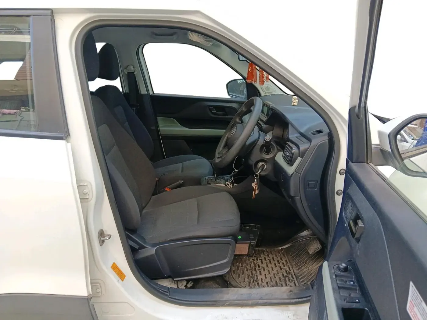 2023 Tata PUNCH ADVENTURE AMT, Petrol, Automatic, 26,500 km, interior