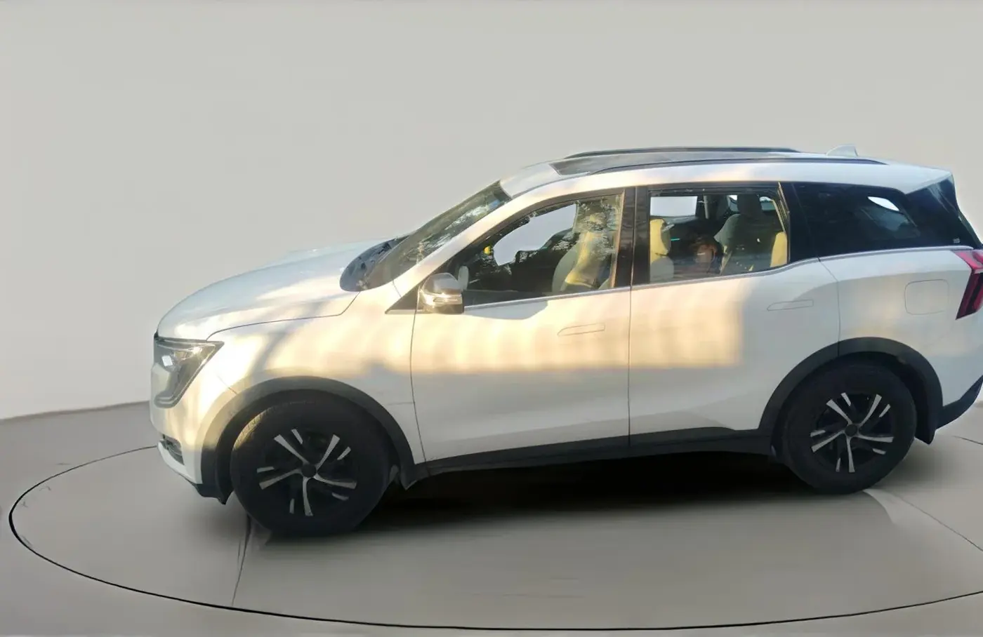 2022 Mahindra XUV700 AX 5 P MT 5 STR, Petrol, Manual, 12,290 km, exterior