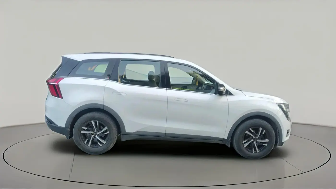 2022 Mahindra XUV700 AX 5 P MT 5 STR, Petrol, Manual, 12,290 km, exterior