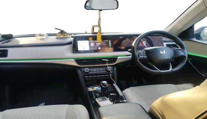 2022 Mahindra XUV700 AX 5 P MT 5 STR, Petrol, Manual, 12,290 km, interior