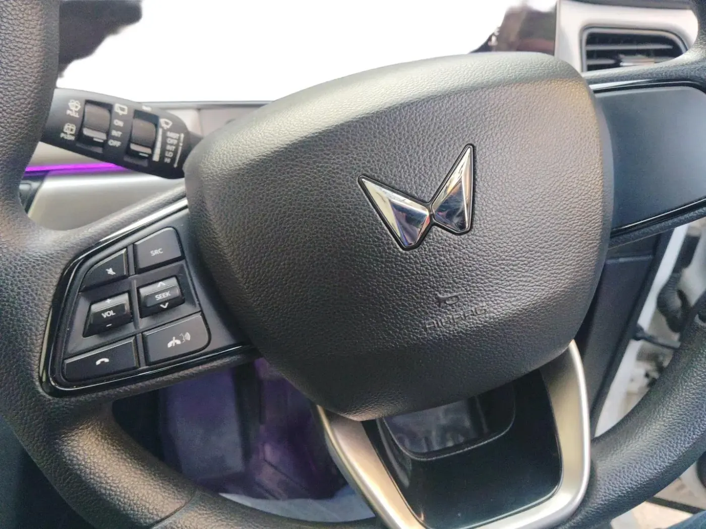 2022 Mahindra XUV700 AX 5 P MT 5 STR, Petrol, Manual, 12,290 km, interior