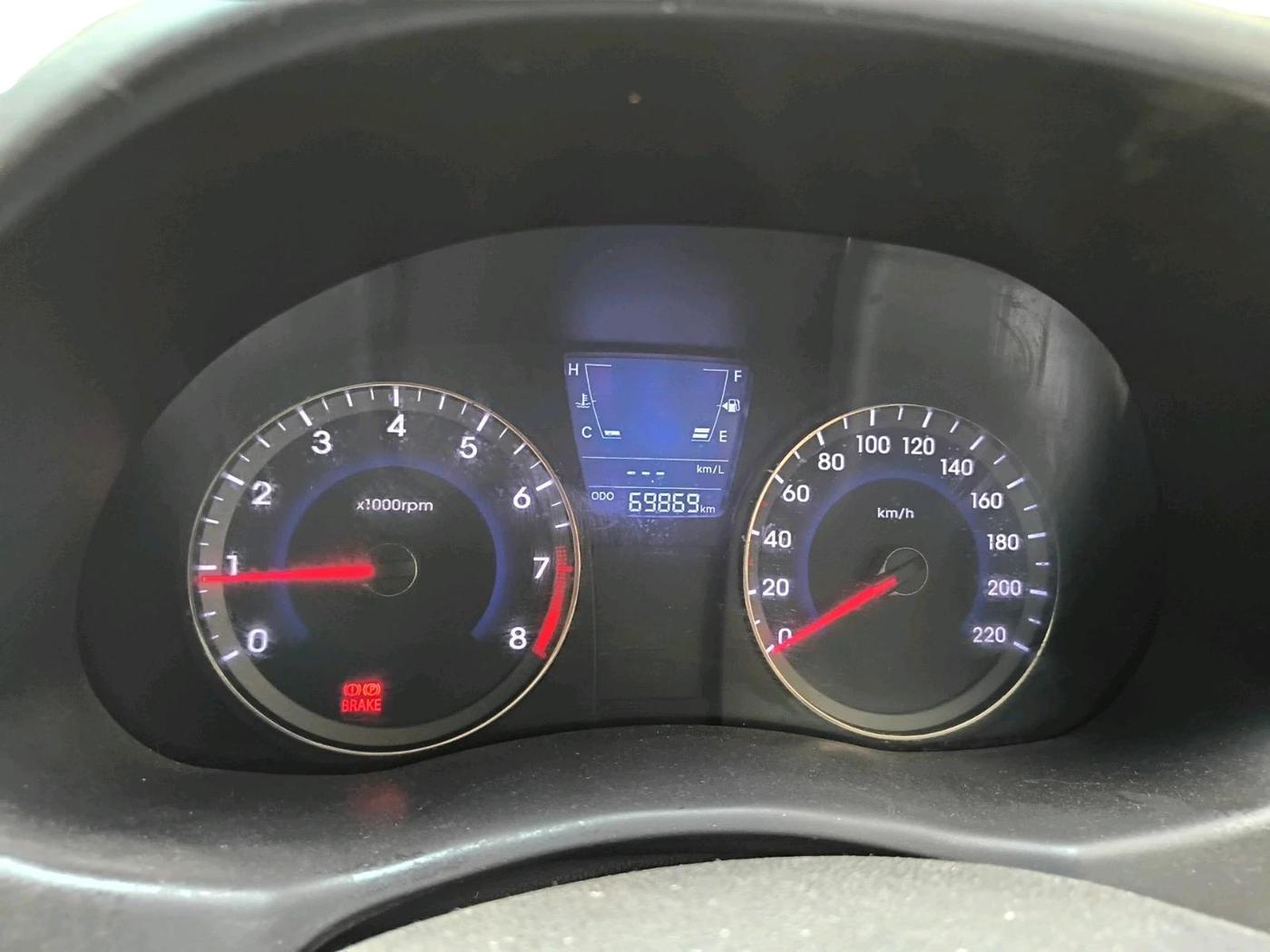 2011 Hyundai Verna FLUIDIC 1.4 VTVT, Petrol, Manual, 69,869 km, interior