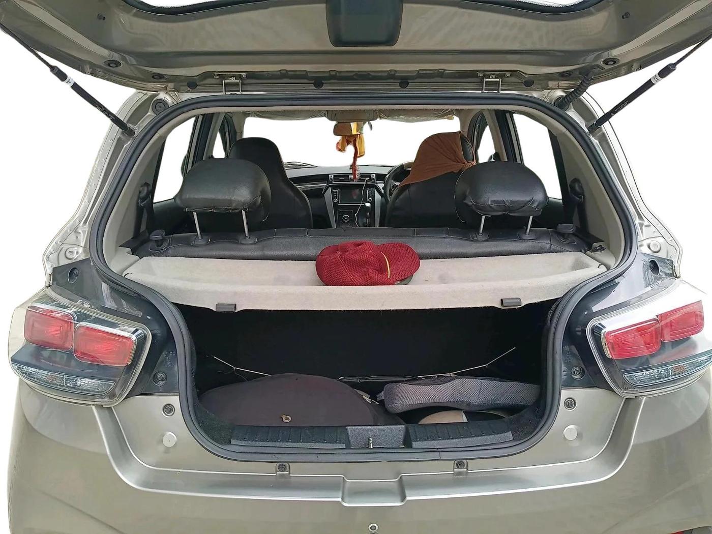 2018 Mahindra KUV 100 NXT K8 P 6 STR, Petrol, Manual, 68,015 km, exterior