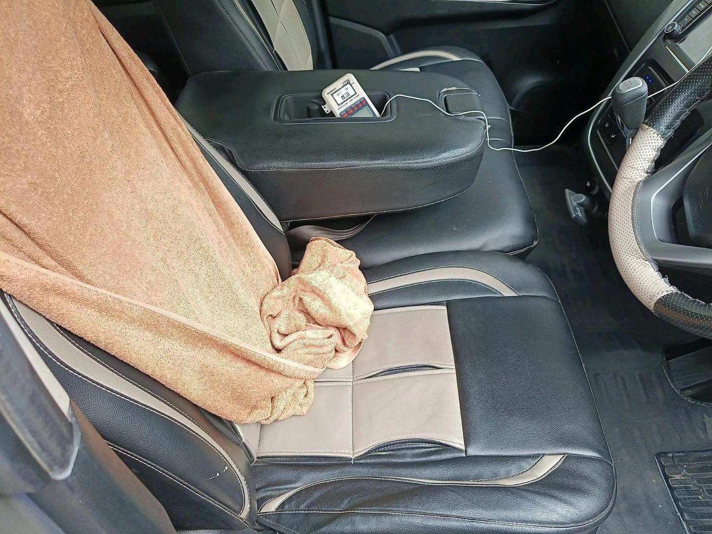 2018 Mahindra KUV 100 NXT K8 P 6 STR, Petrol, Manual, 68,015 km, interior