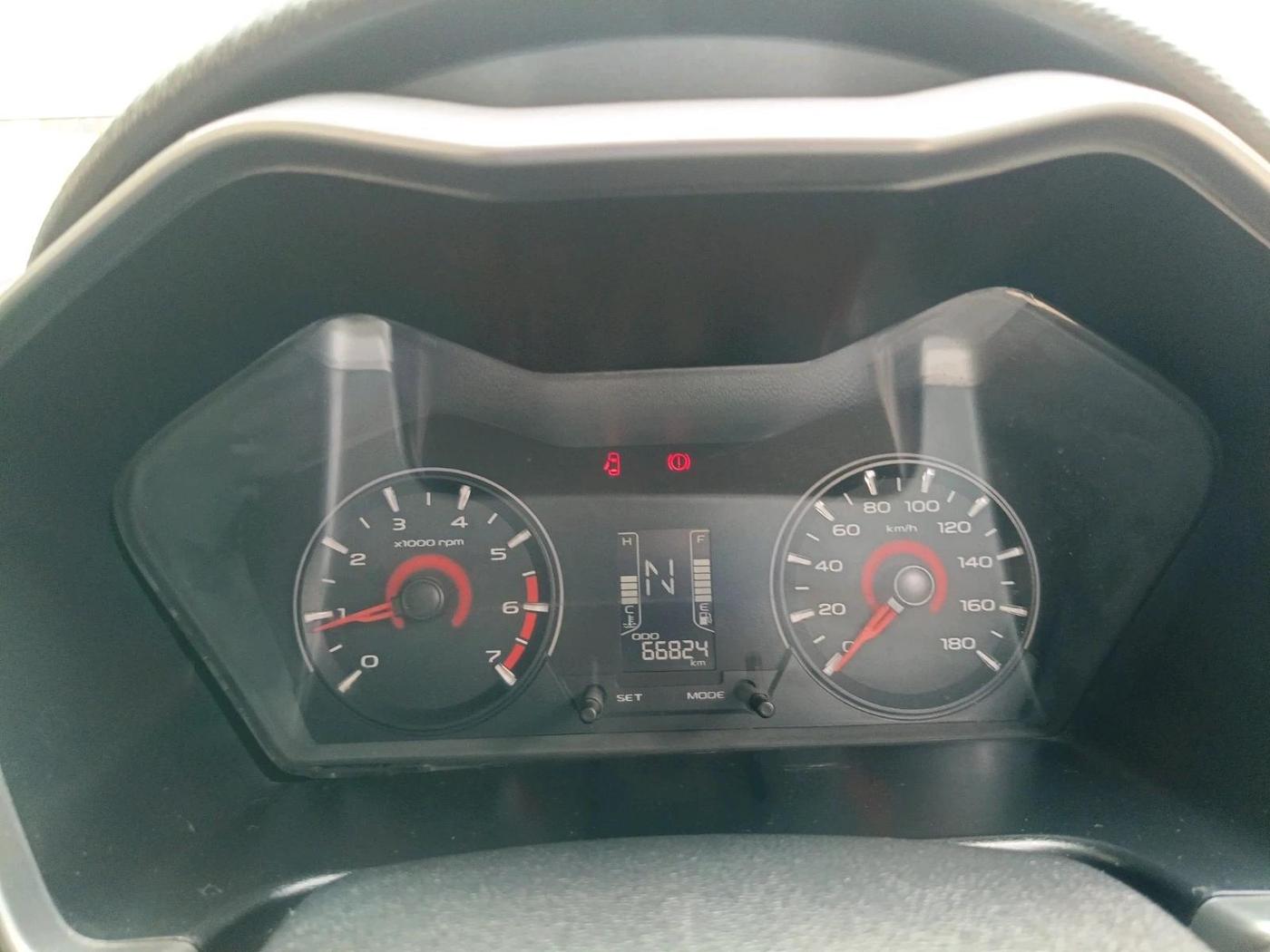 2018 Mahindra KUV 100 NXT K8 P 6 STR, Petrol, Manual, 68,015 km, interior