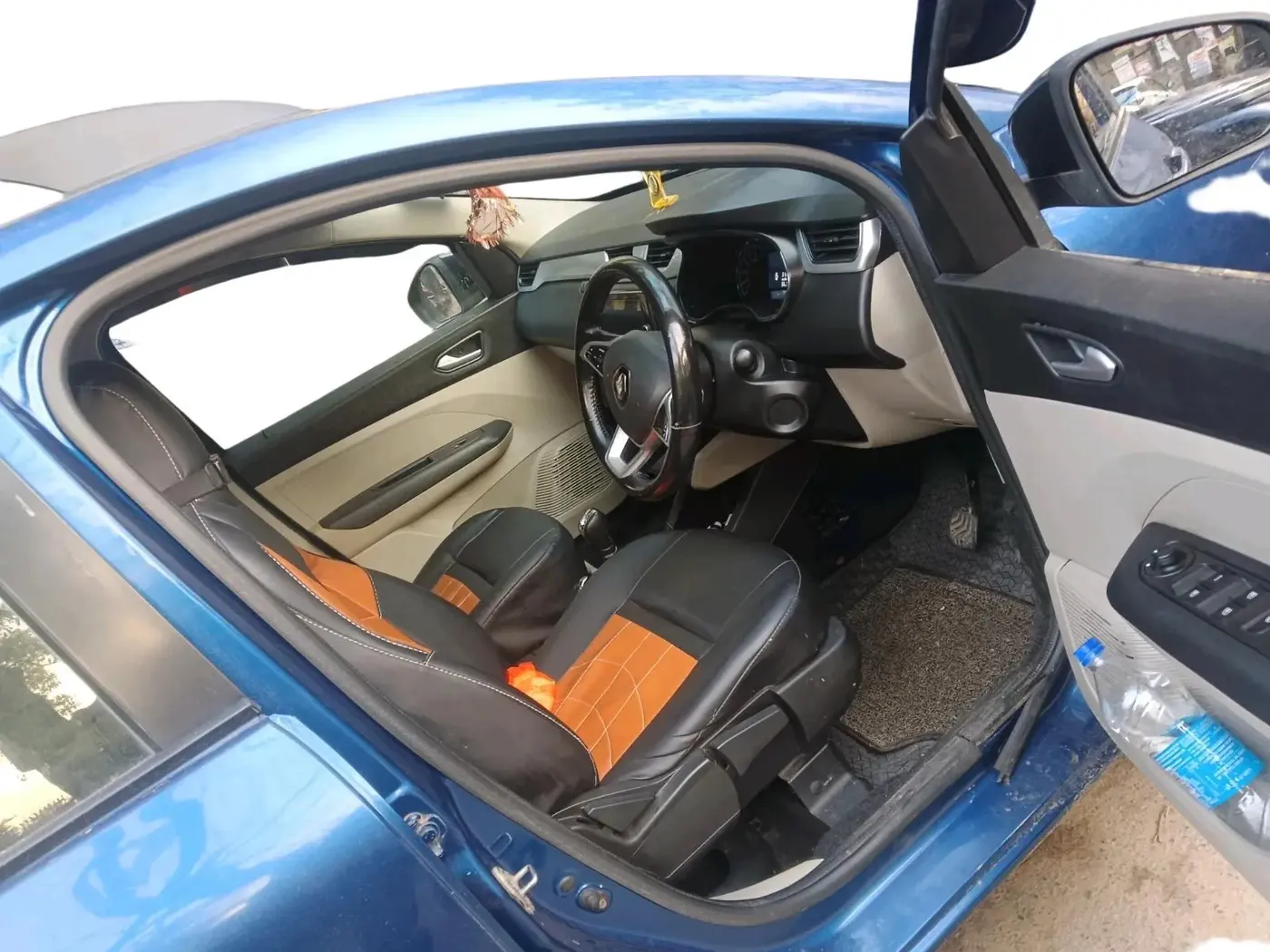 2022 Renault TRIBER RXZ AMT, Petrol, Automatic, 31,640 km, interior