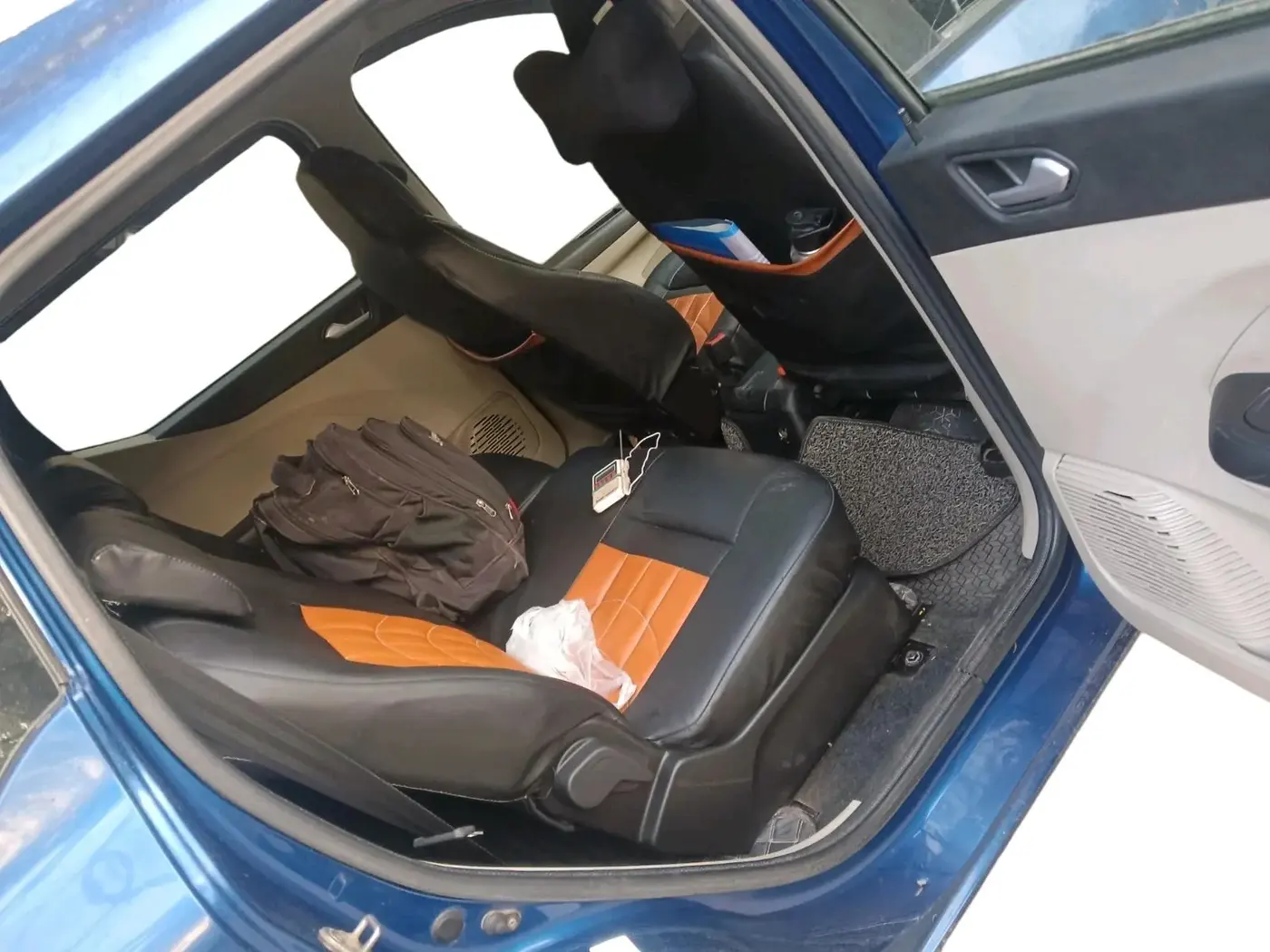 2022 Renault TRIBER RXZ AMT, Petrol, Automatic, 31,640 km, interior