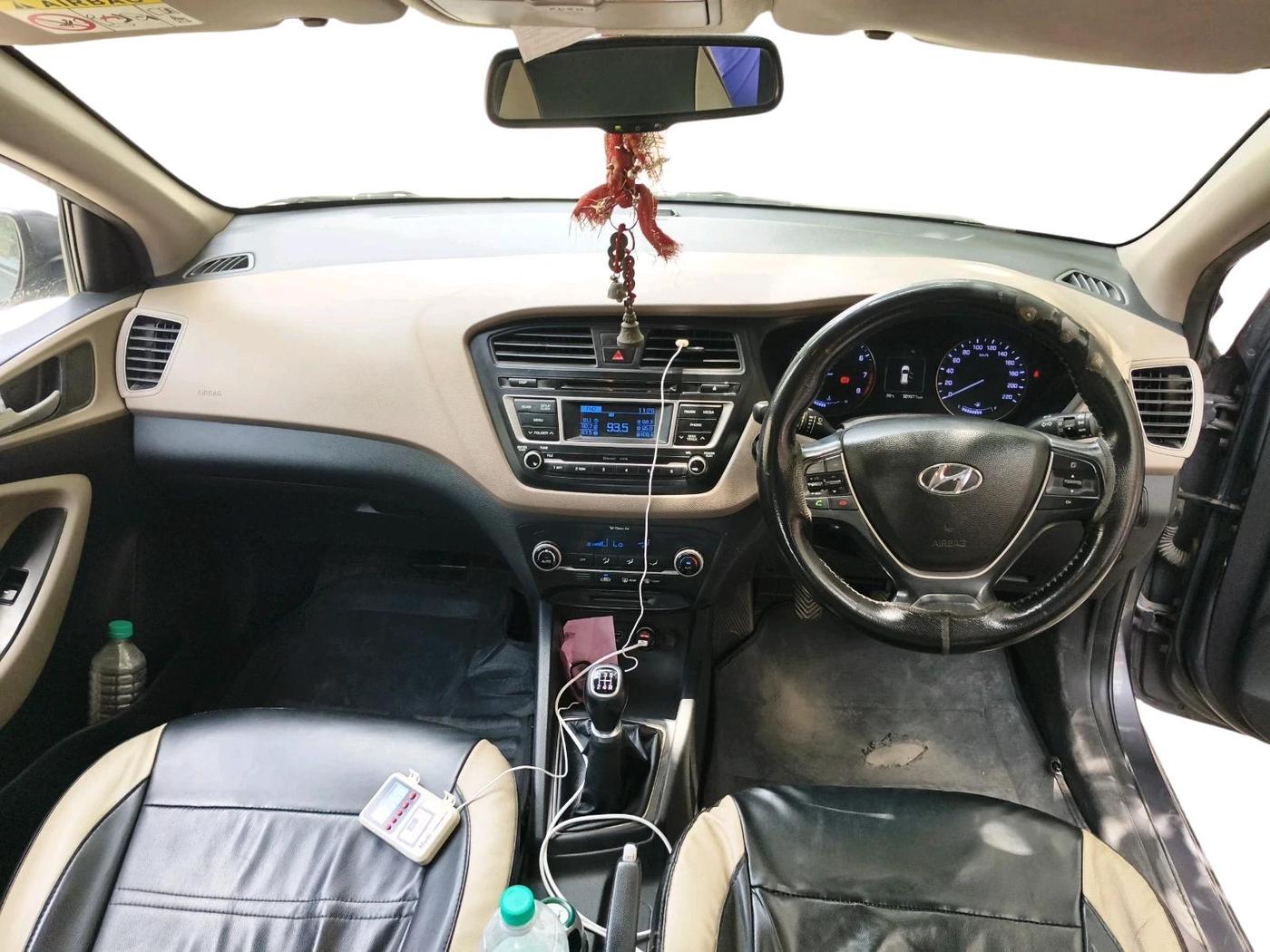 2015 Hyundai Elite i20 ASTA 1.2, Petrol, Manual, 1,29,971 km, interior
