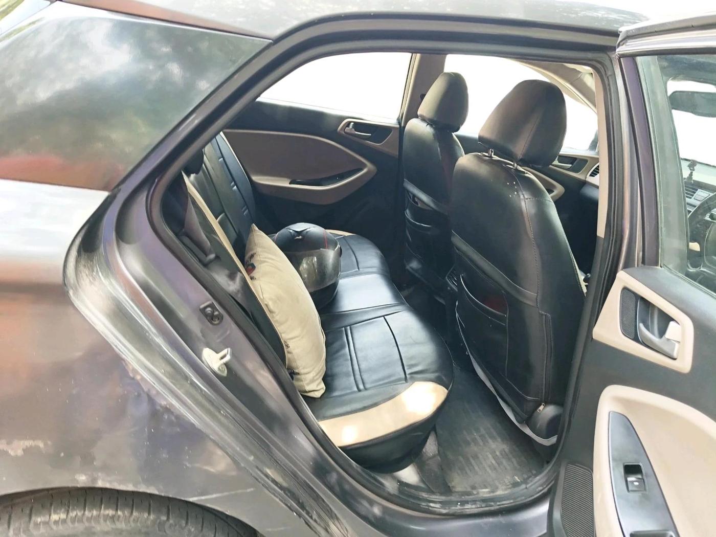 2015 Hyundai Elite i20 ASTA 1.2, Petrol, Manual, 1,29,971 km, interior