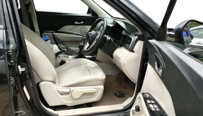 2023 Mahindra XUV300 W8 (O) 1.2 PETROL, Petrol, Manual, 44,191 km, interior
