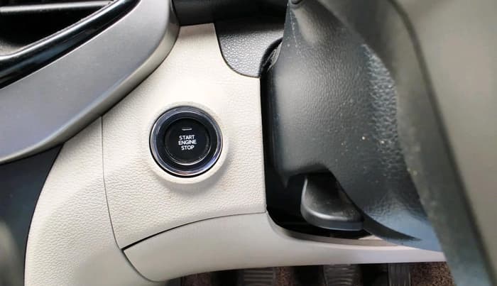 2023 Mahindra XUV300 W8 (O) 1.2 PETROL, Petrol, Manual, 44,191 km, interior