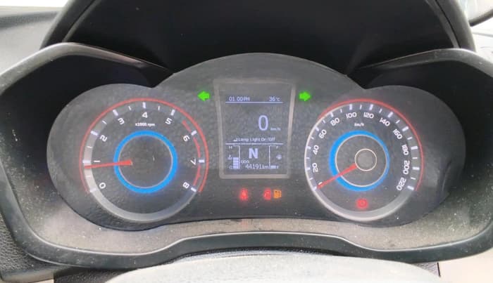 2023 Mahindra XUV300 W8 (O) 1.2 PETROL, Petrol, Manual, 44,191 km, interior
