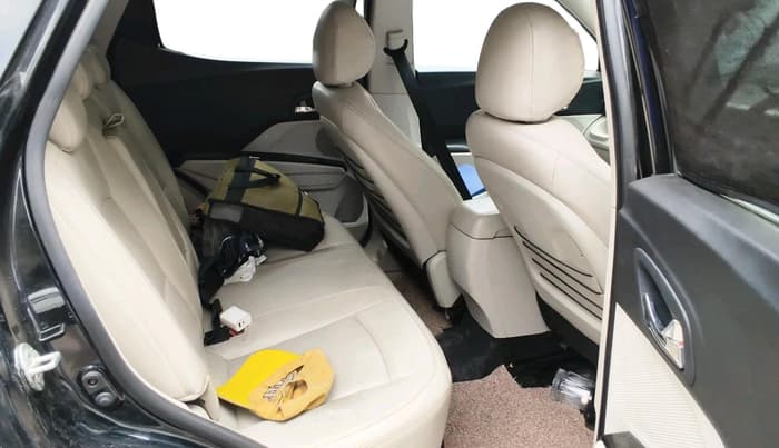 2023 Mahindra XUV300 W8 (O) 1.2 PETROL, Petrol, Manual, 44,191 km, interior