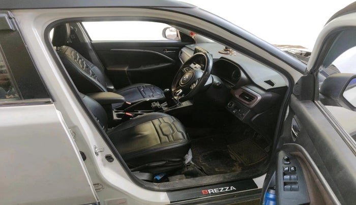 2023 Maruti BREZZA ZXI, CNG, Manual, 33,874 km, interior