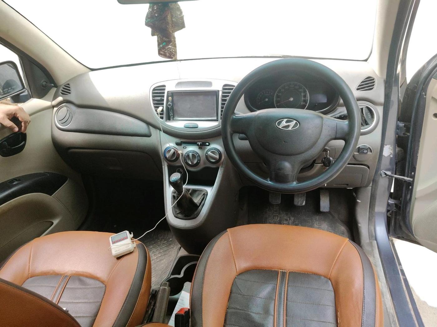 2014 Hyundai i10 MAGNA 1.1, CNG, Manual, 1,80,177 km, interior