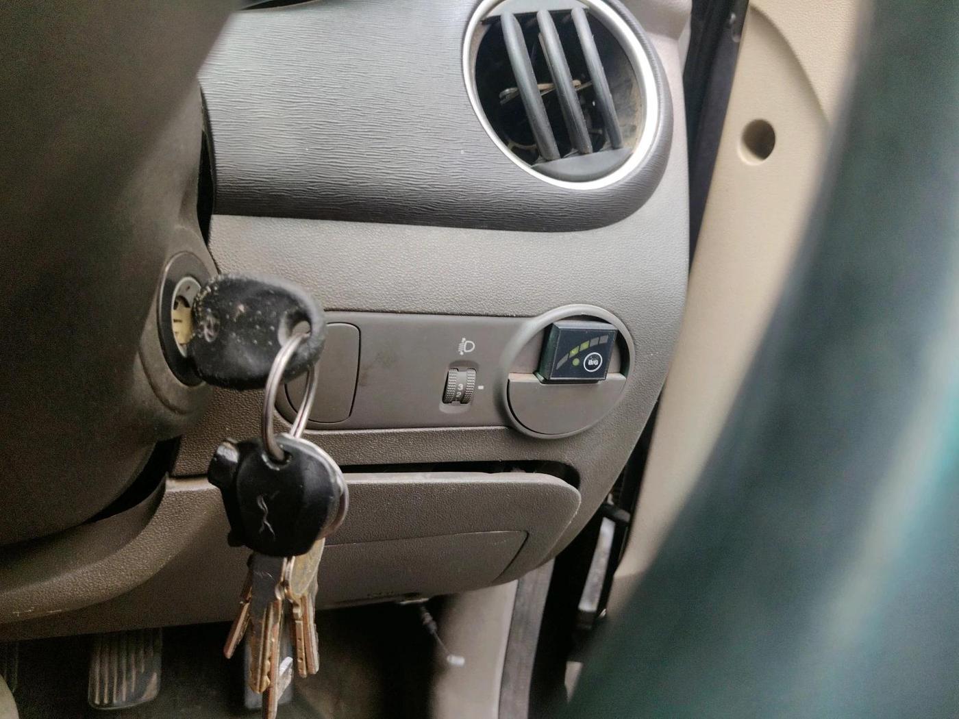 2014 Hyundai i10 MAGNA 1.1, CNG, Manual, 1,80,177 km, interior