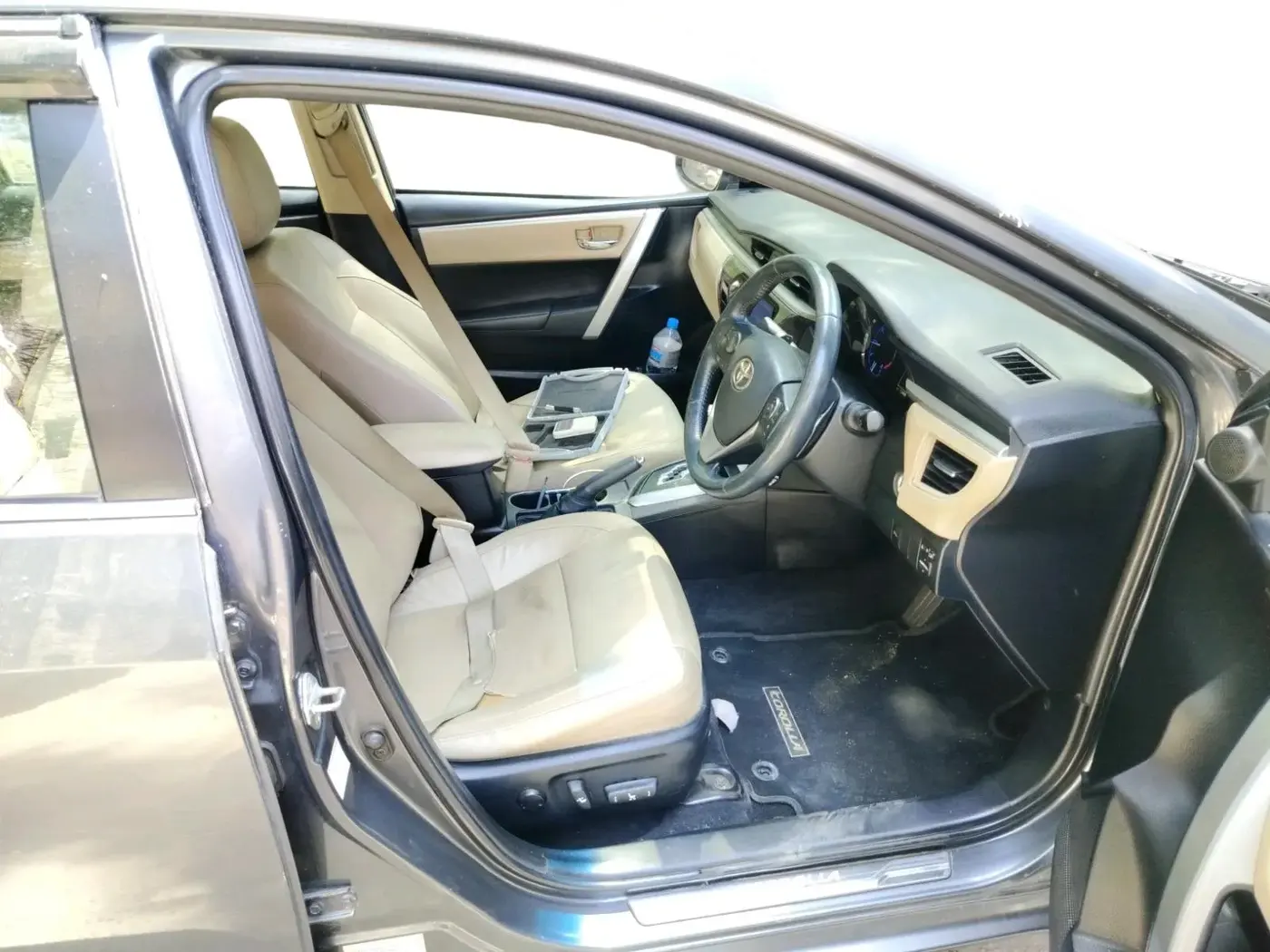 2016 Toyota Corolla Altis VL CVT PETROL, Petrol, Automatic, 1,34,882 km, interior