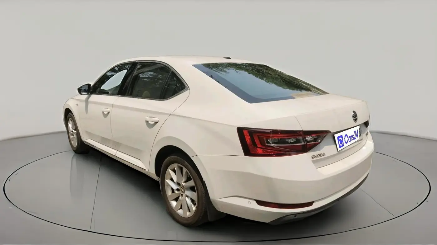 2017 Skoda Superb L&K 1.8 TSI AT, Petrol, Automatic, 1,68,029 km, exterior