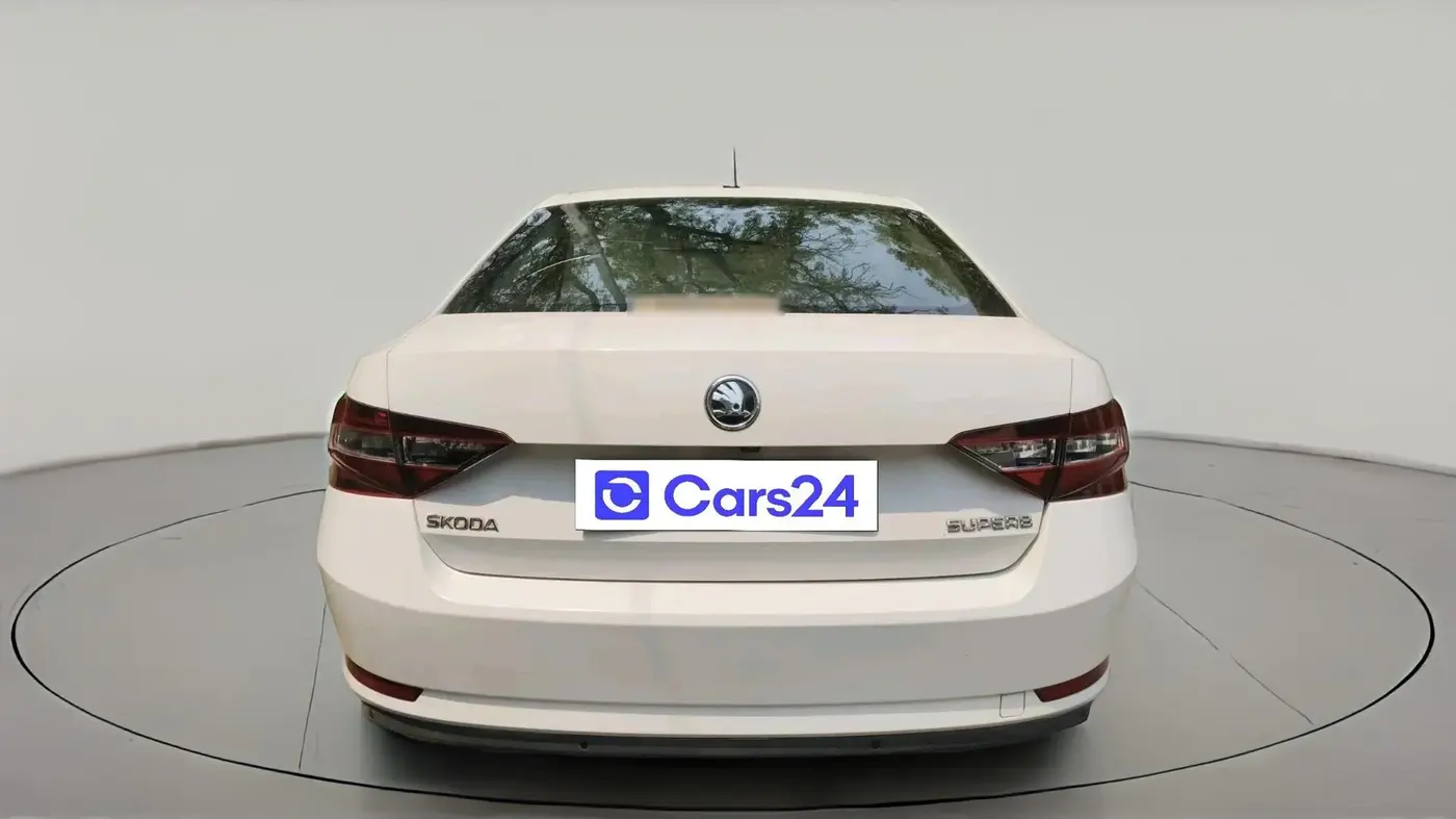 2017 Skoda Superb L&K 1.8 TSI AT, Petrol, Automatic, 1,68,029 km, exterior