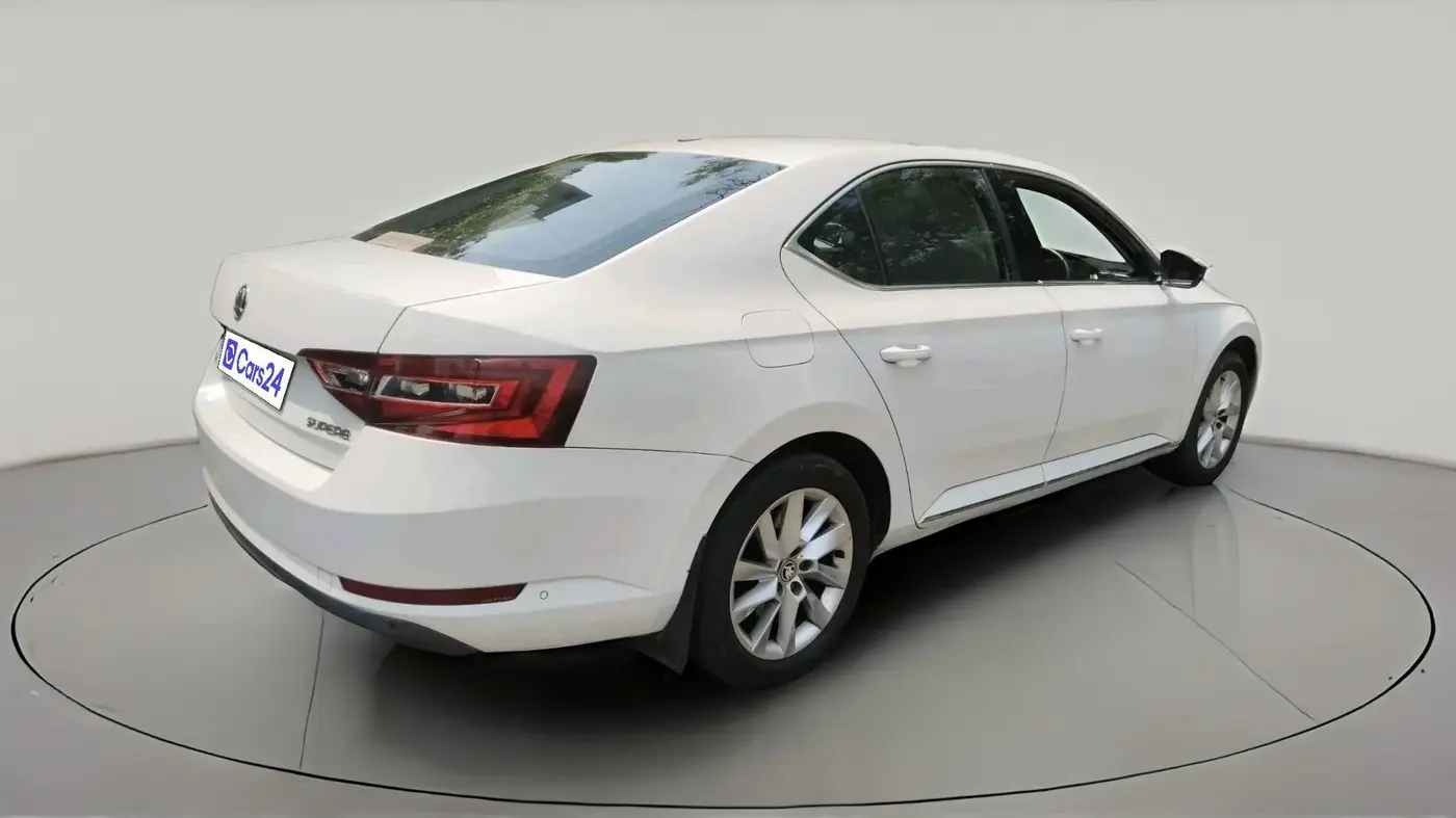 2017 Skoda Superb L&K 1.8 TSI AT, Petrol, Automatic, 1,68,029 km, exterior