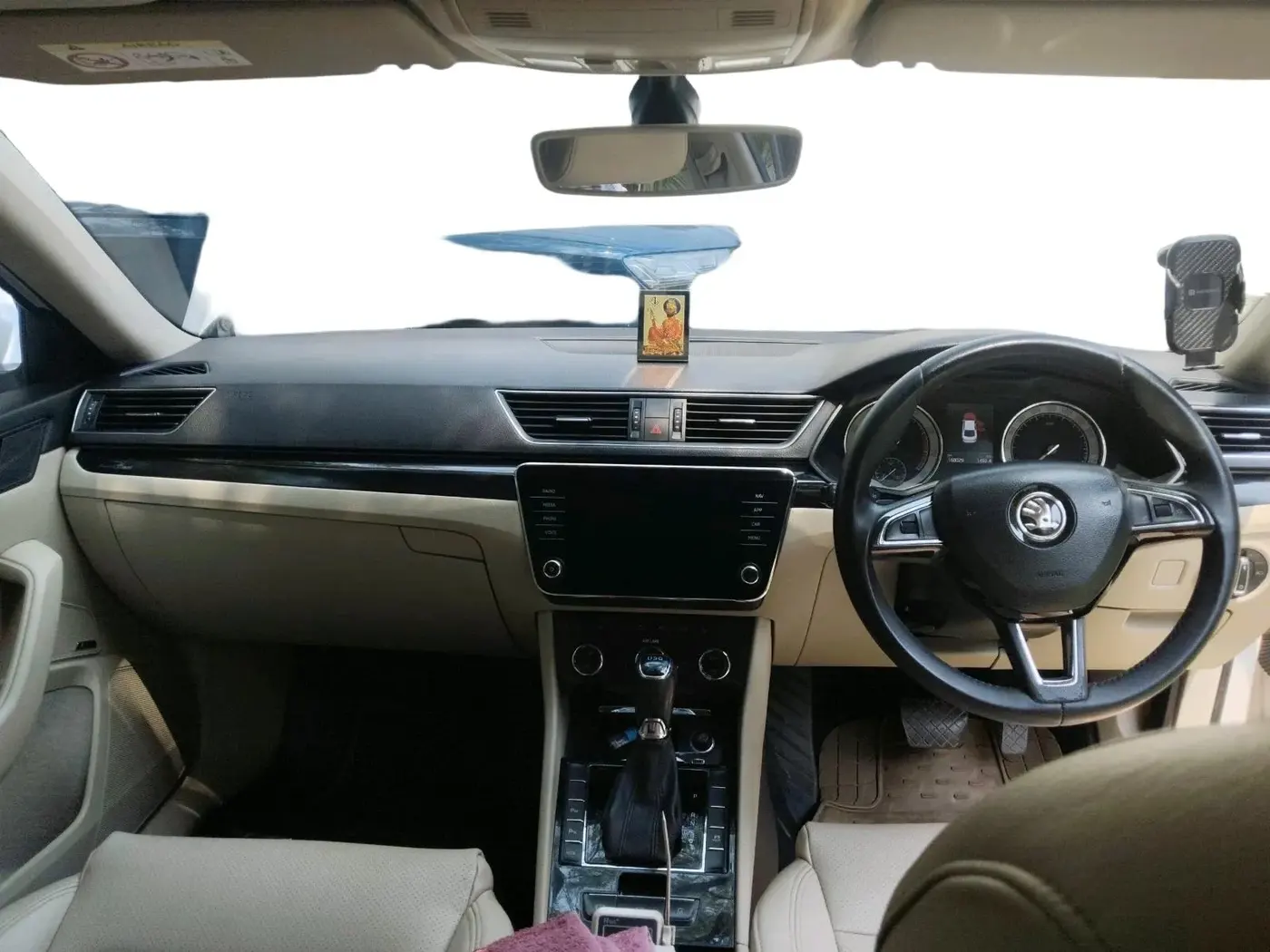 2017 Skoda Superb L&K 1.8 TSI AT, Petrol, Automatic, 1,68,029 km, interior