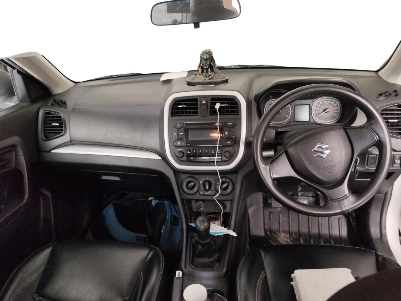 2022 Maruti Vitara Brezza LXI, Petrol, Manual, 31,381 km, interior