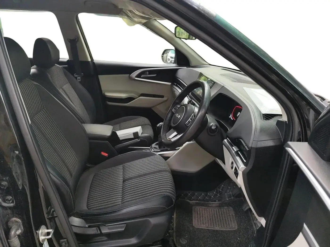 2022 KIA CARENS PRESTIGE PLUS 1.5 DIESEL 7 STR, Diesel, Manual, 45,000 km, interior