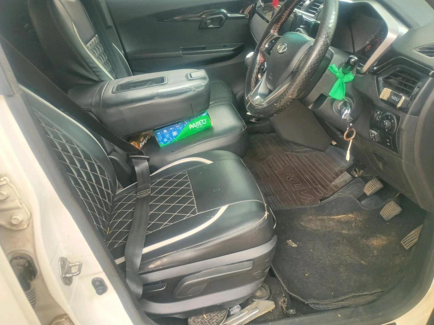 2017 Mahindra KUV 100 NXT K8 P 6 STR, CNG, Manual, 1,41,416 km, interior