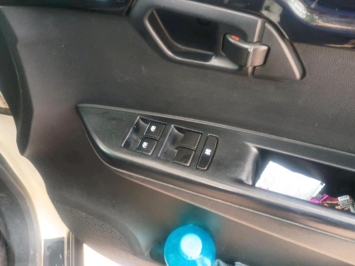 2017 Mahindra KUV 100 NXT K8 P 6 STR, CNG, Manual, 1,41,416 km, interior