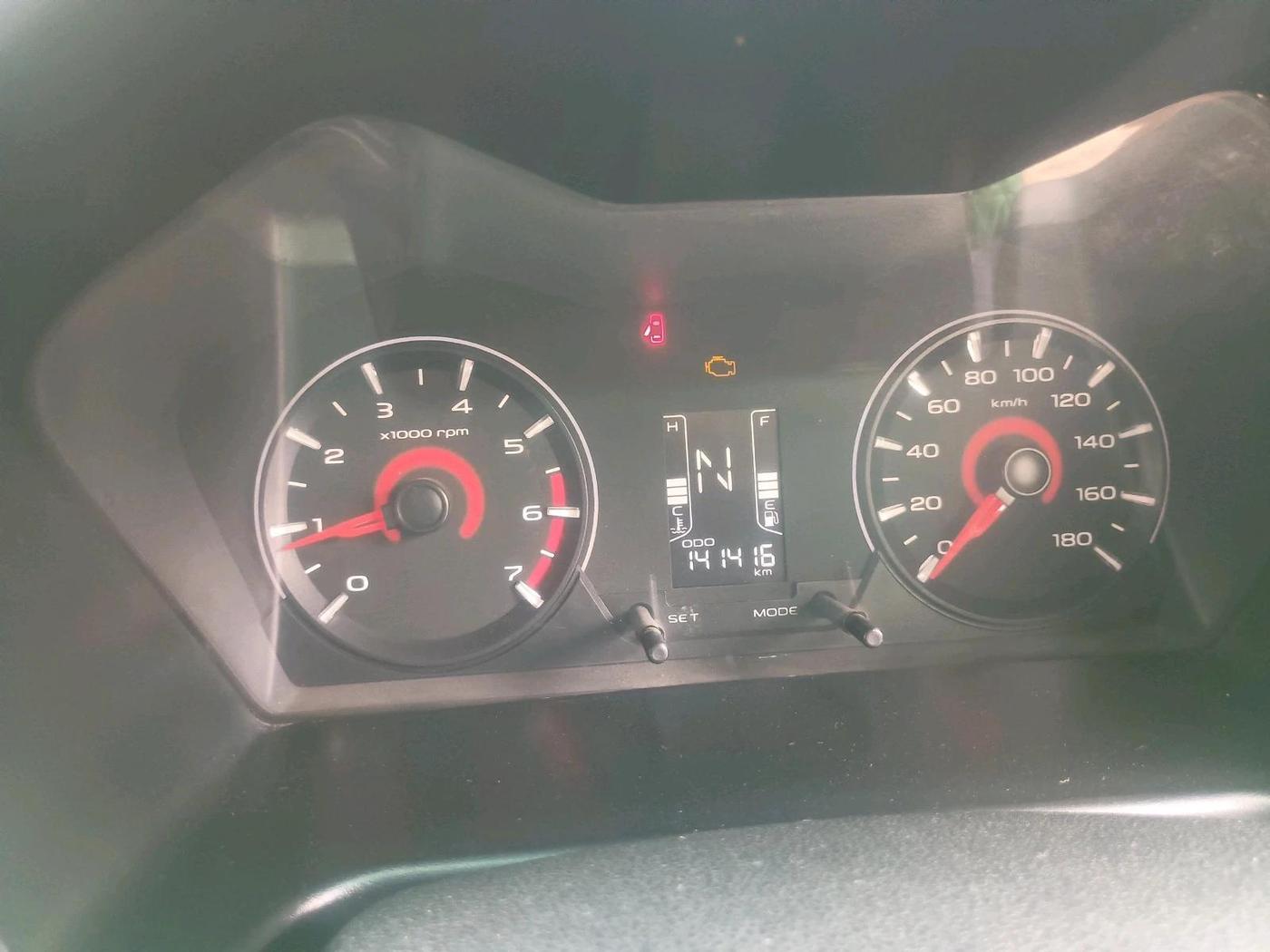 2017 Mahindra KUV 100 NXT K8 P 6 STR, CNG, Manual, 1,41,416 km, interior