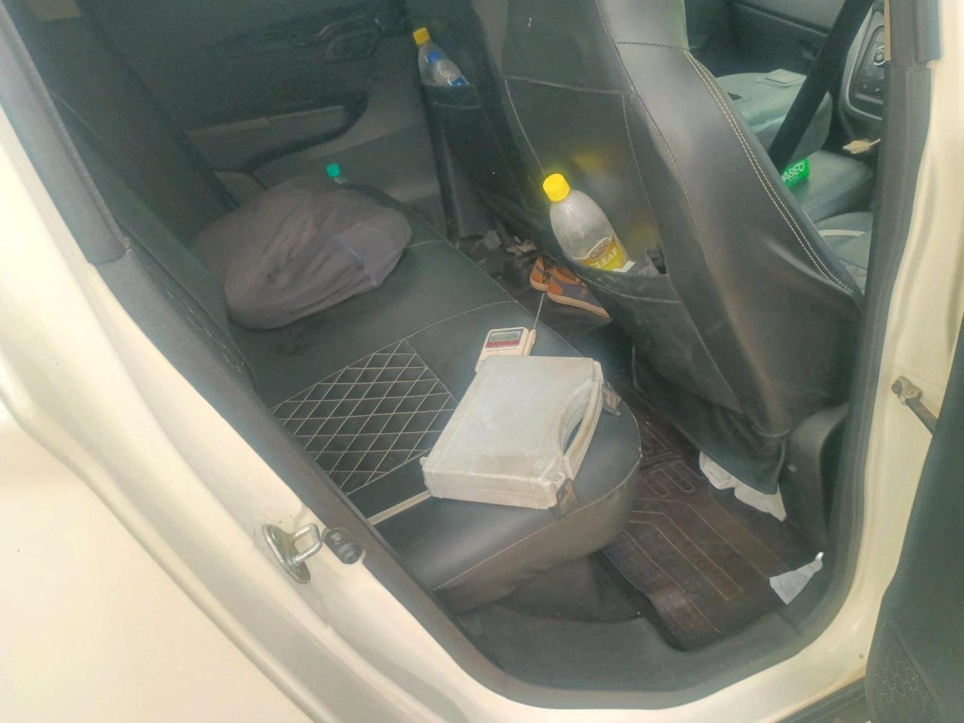 2017 Mahindra KUV 100 NXT K8 P 6 STR, CNG, Manual, 1,41,416 km, interior
