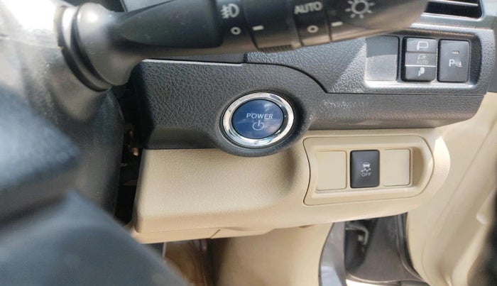 2016 Toyota Camry HYBRID, Hybrid, Automatic, 1,26,762 km, interior