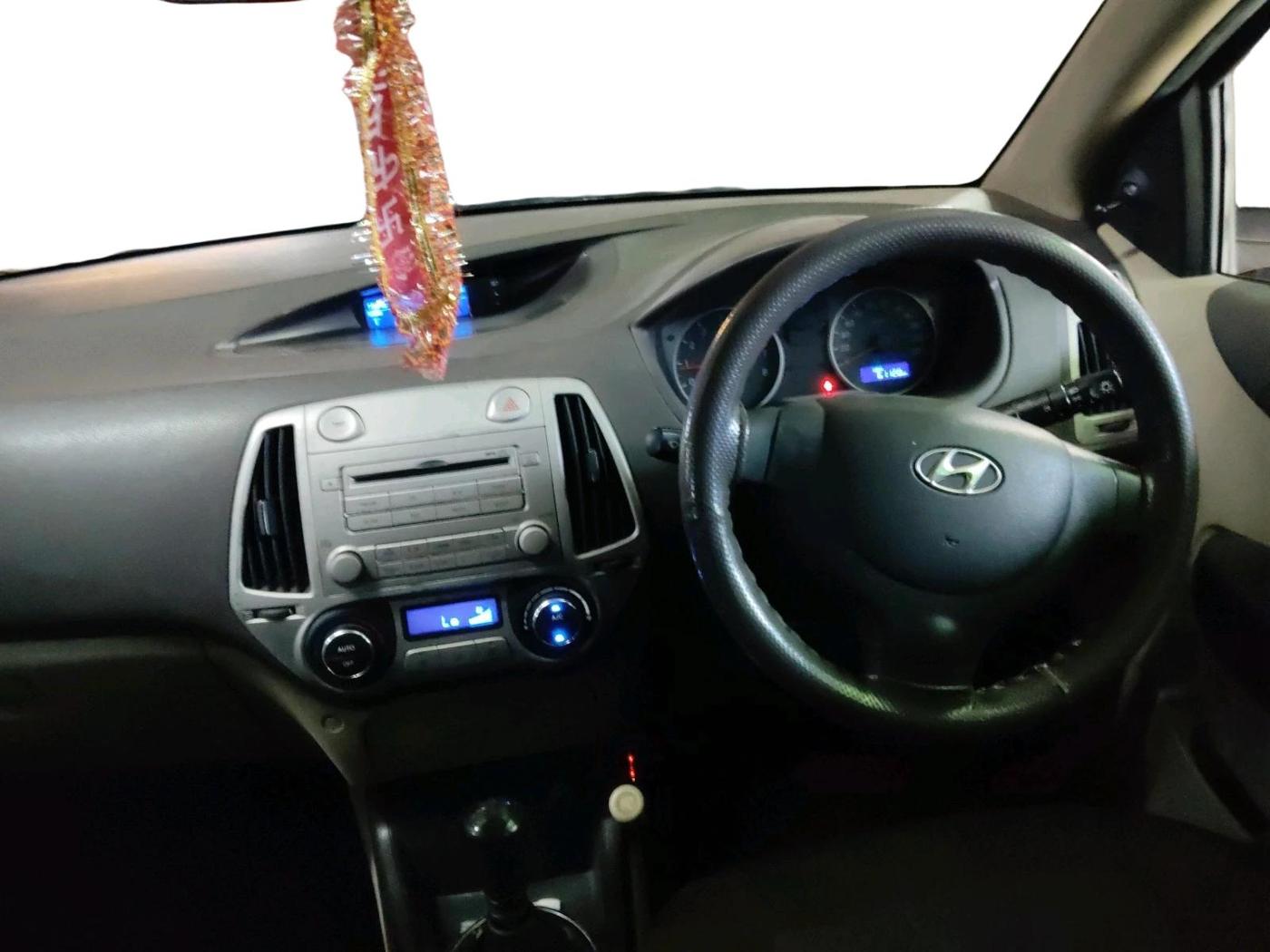 2012 Hyundai i20 MAGNA 1.2, Petrol, Manual, 61,450 km, interior