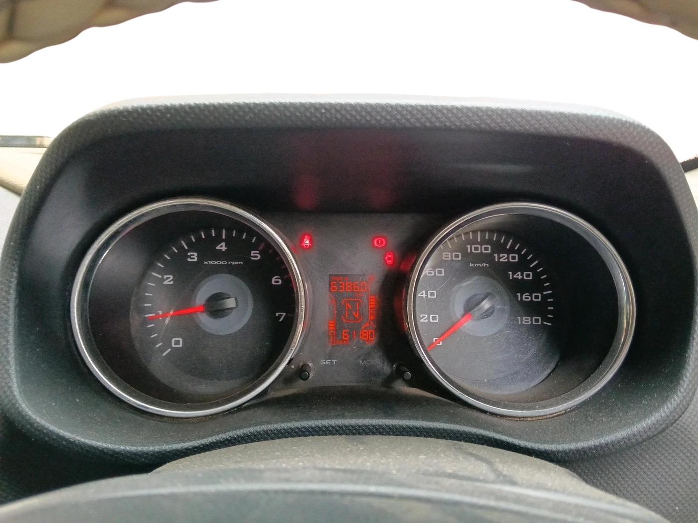 2018 Mahindra TUV300 T10, Diesel, Manual, 61,180 km, interior