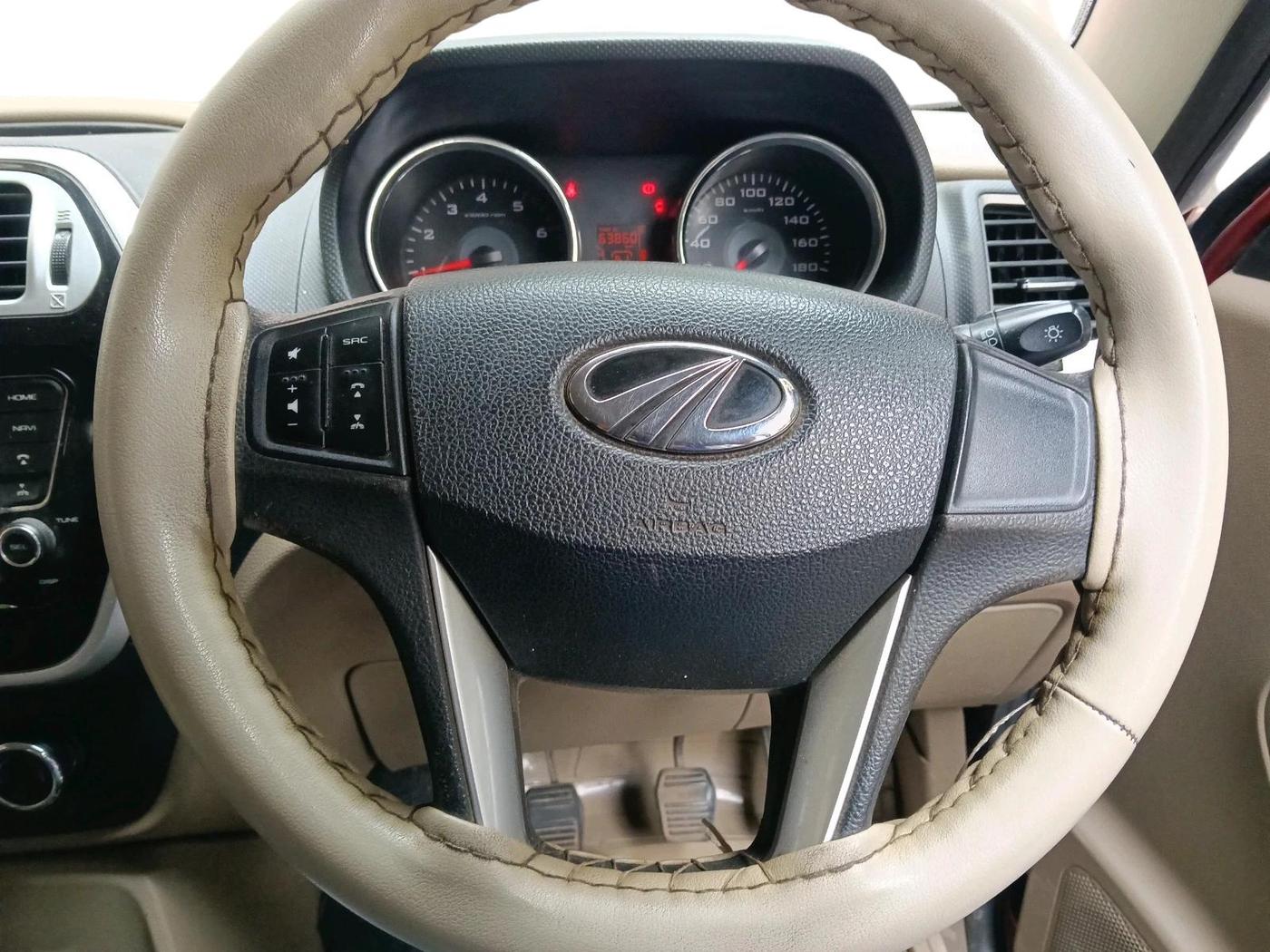 2018 Mahindra TUV300 T10, Diesel, Manual, 61,180 km, interior
