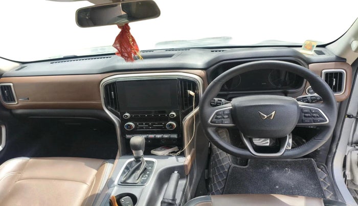 2023 Mahindra SCORPIO-N Z8 PETROL AT 7 STR, Petrol, Automatic, 14,099 km, interior