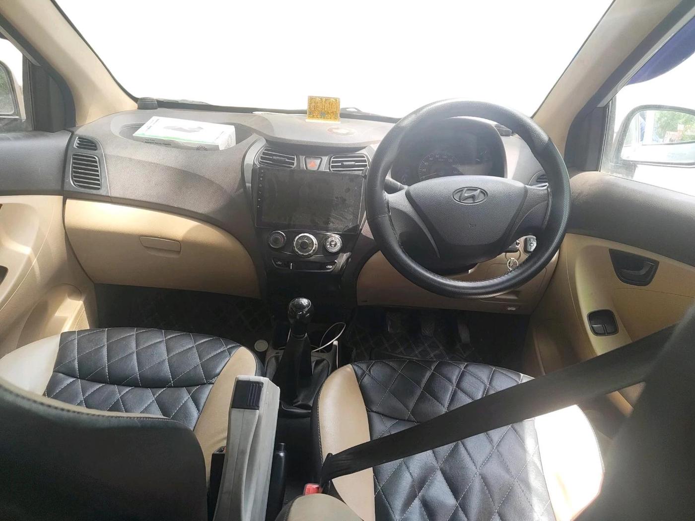 2013 Hyundai Eon ERA +, CNG, Manual, 67,600 km, interior
