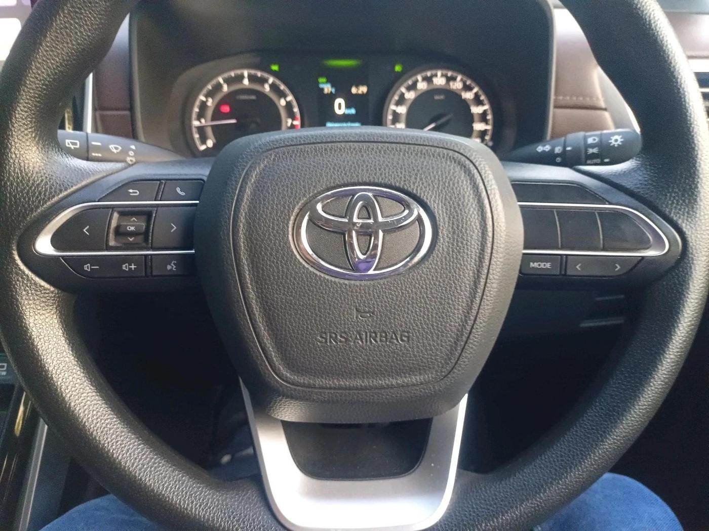 2024 Toyota INNOVA HYCROSS GX (O) 7 STR, Petrol, Automatic, 23,142 km, interior