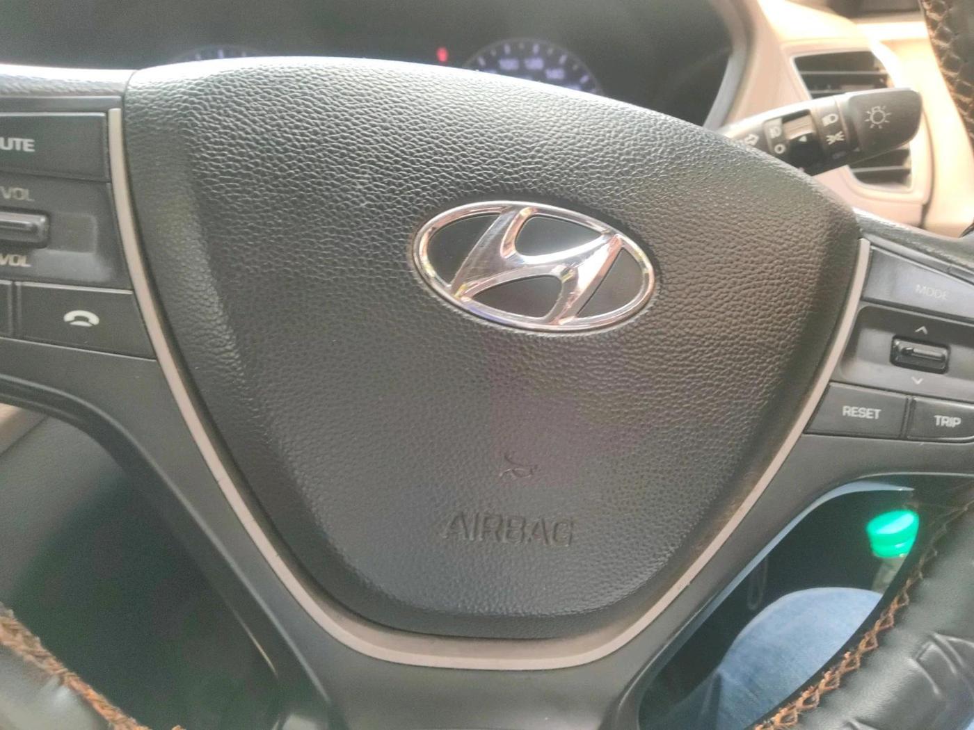 2019 Hyundai Elite i20 MAGNA PLUS 1.2, Petrol, Manual, 1,00,942 km, interior