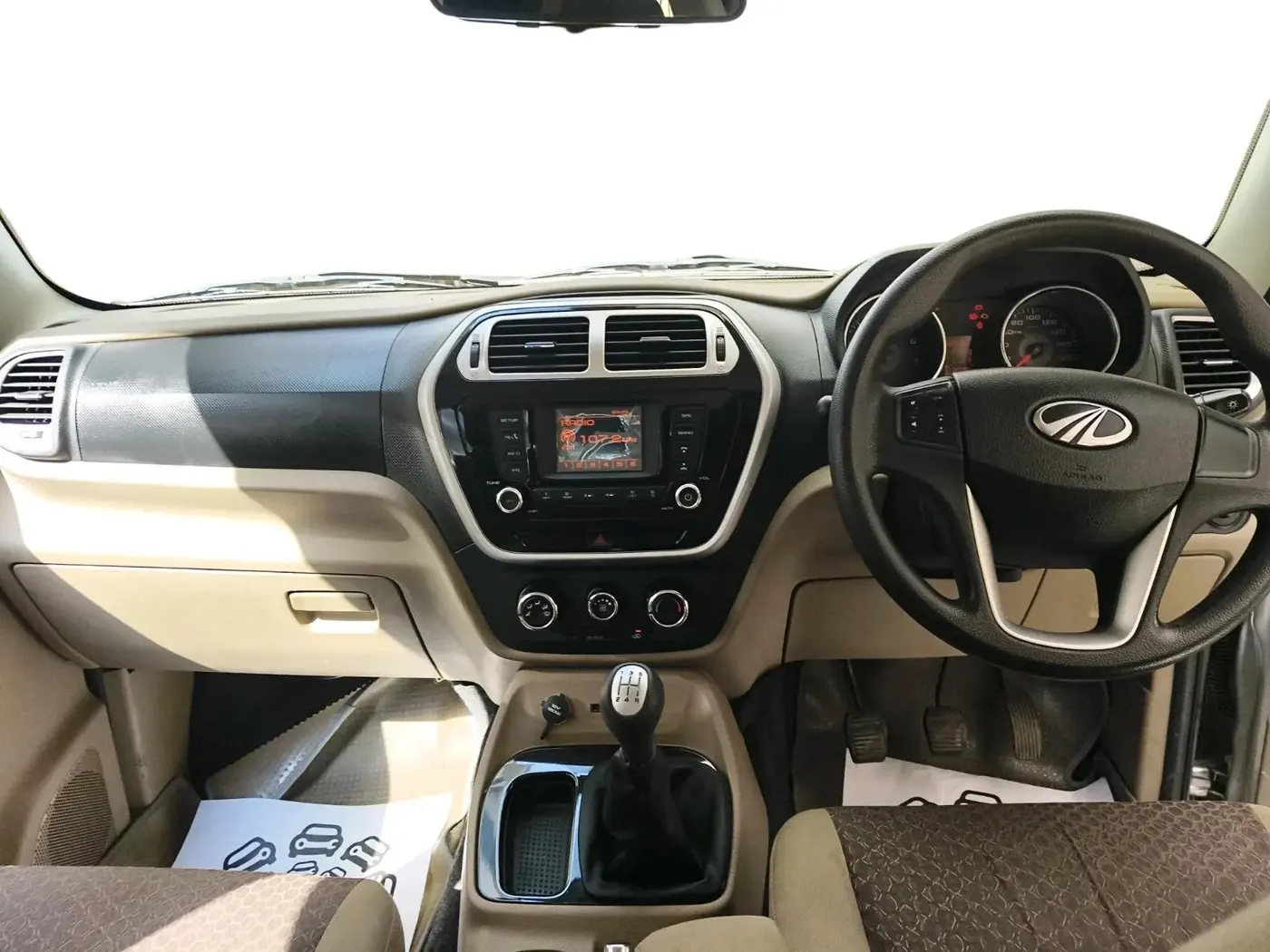 2016 Mahindra TUV300 T8, Diesel, Manual, 25,064 km, interior