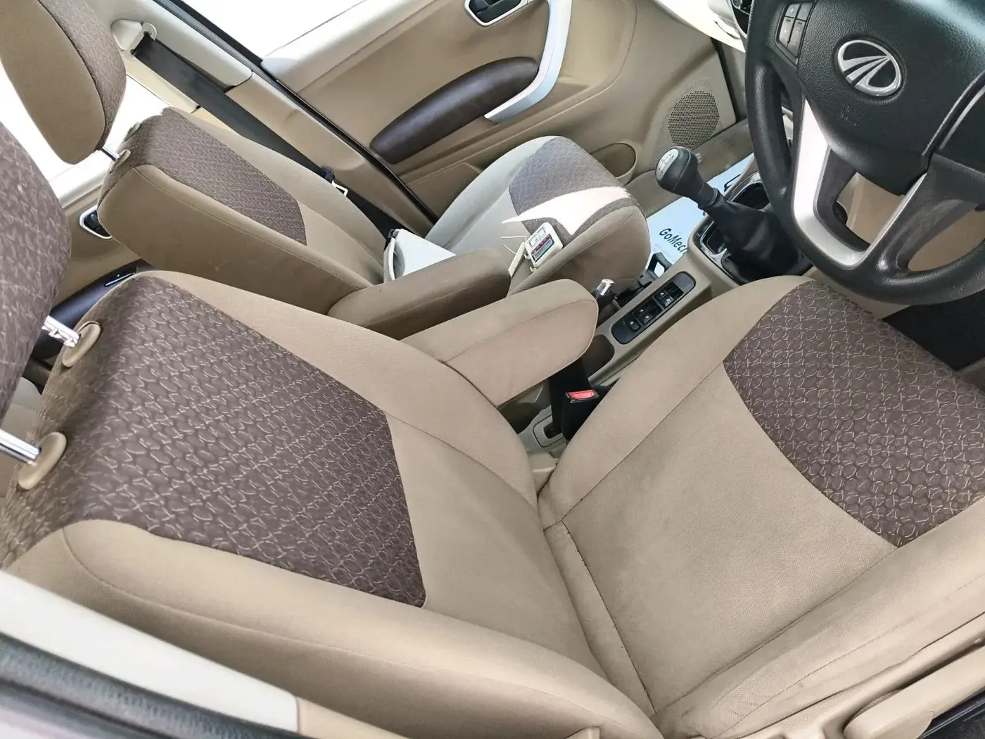 2016 Mahindra TUV300 T8, Diesel, Manual, 25,064 km, interior