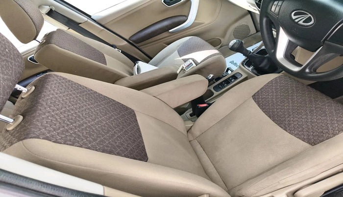 2016 Mahindra TUV300 T8, Diesel, Manual, 25,064 km, interior