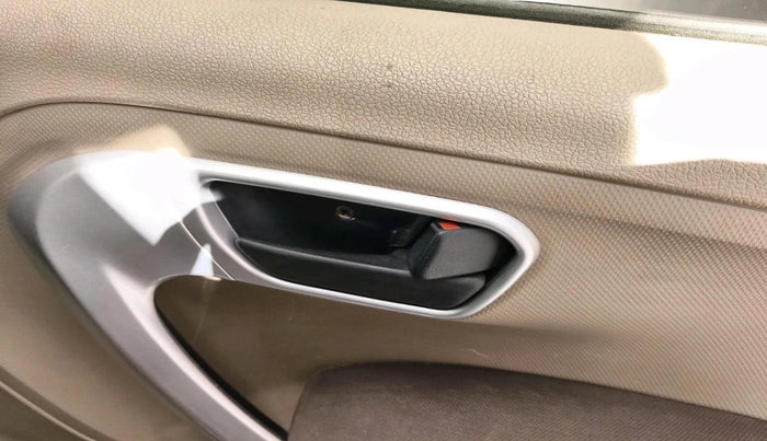 2016 Mahindra TUV300 T8, Diesel, Manual, 25,064 km, interior