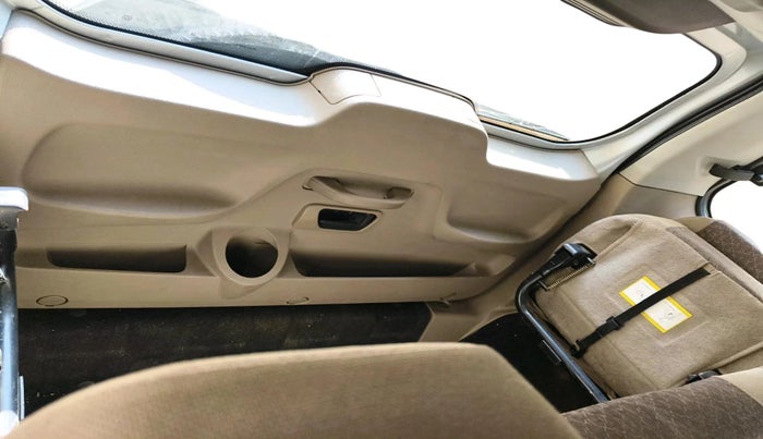 2016 Mahindra TUV300 T8, Diesel, Manual, 25,064 km, interior